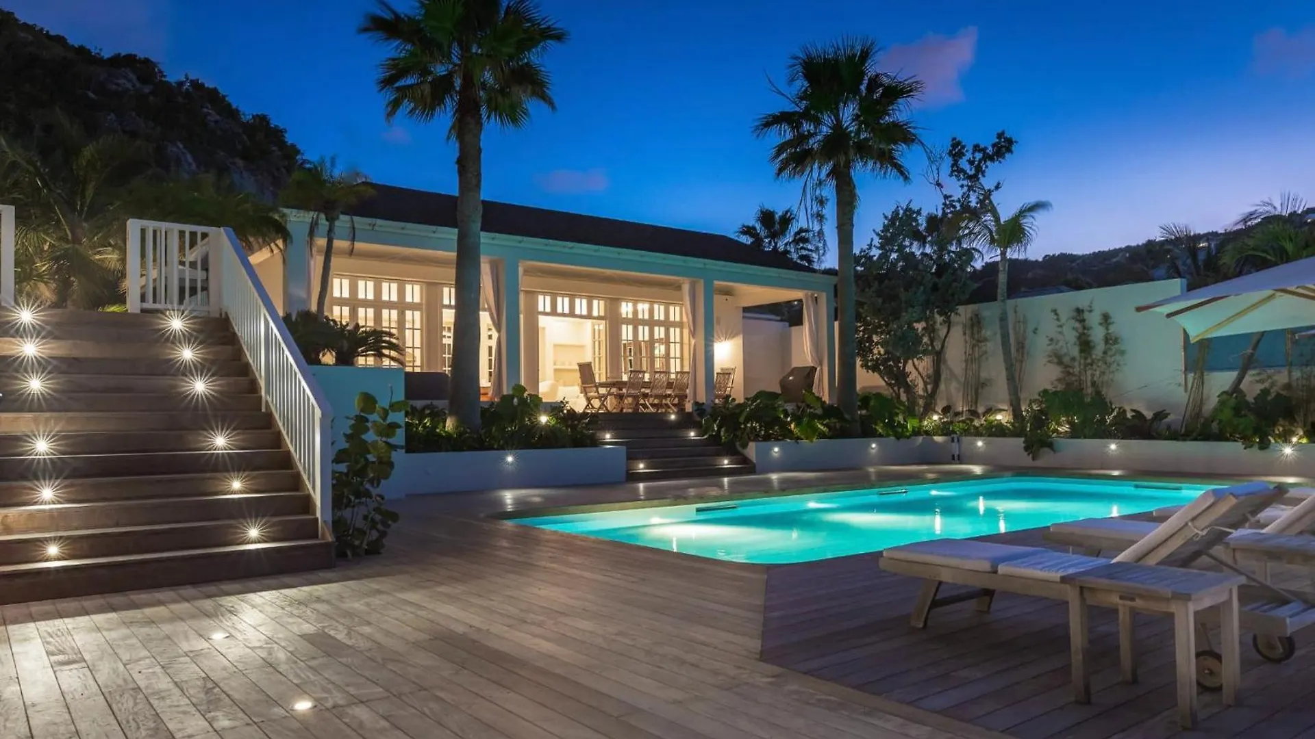 Luxurious Beachfront Villa in Flamands