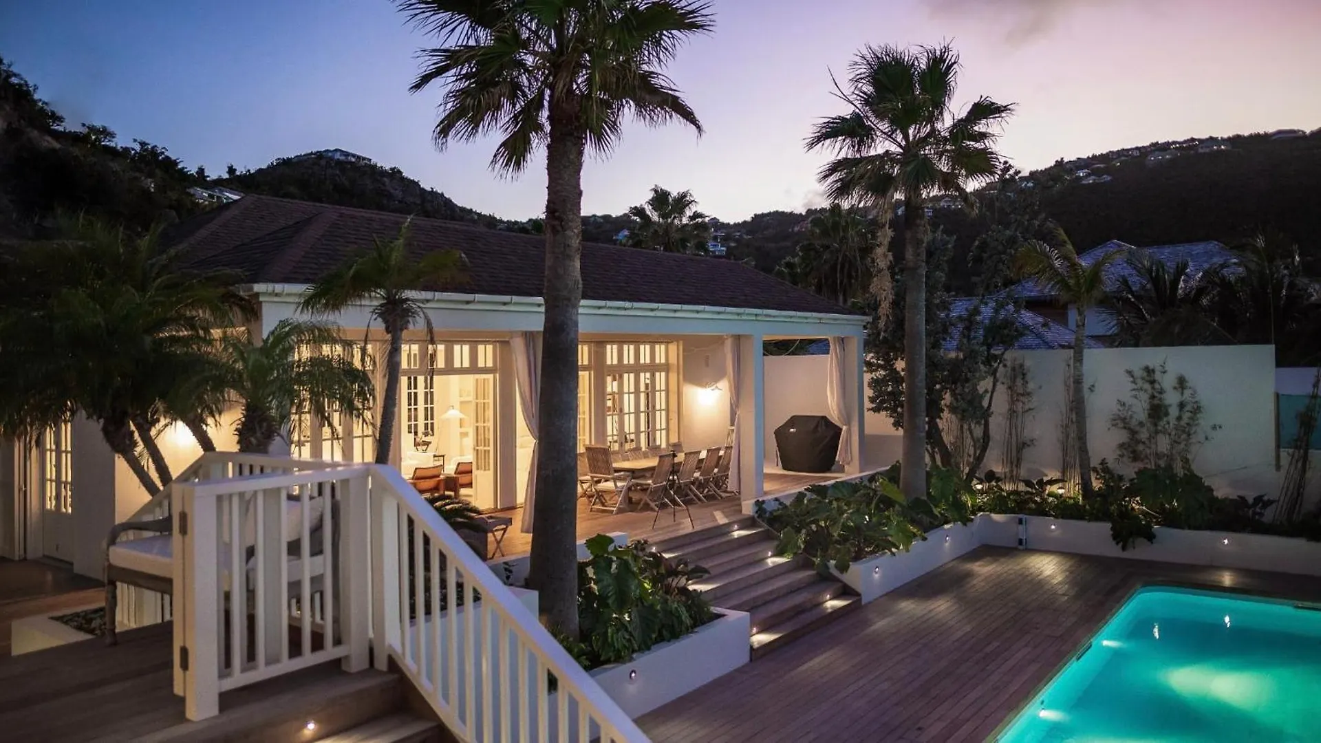 Luxurious Beachfront Villa in Flamands