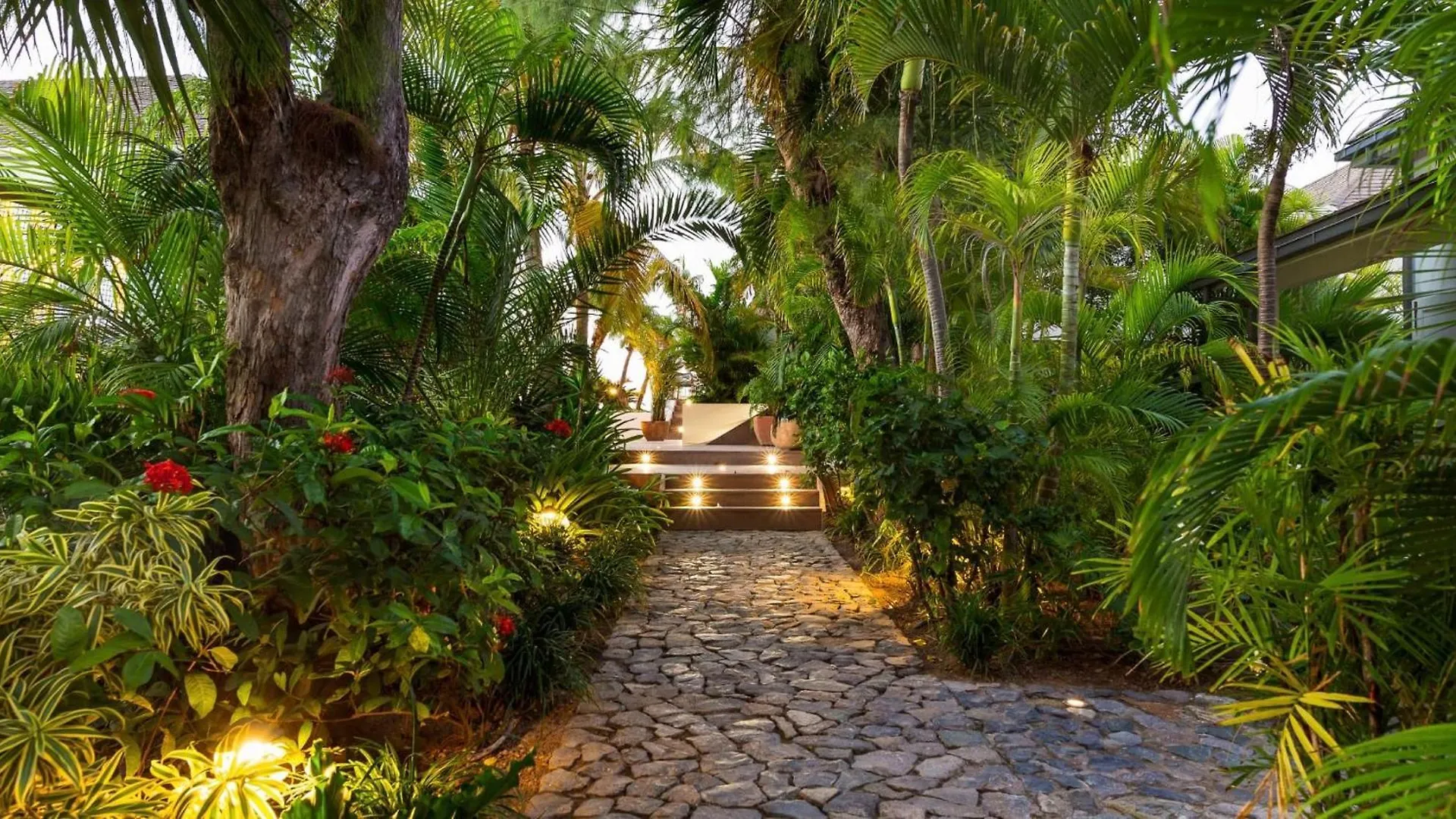 Luxurious Beachfront Villa in Flamands