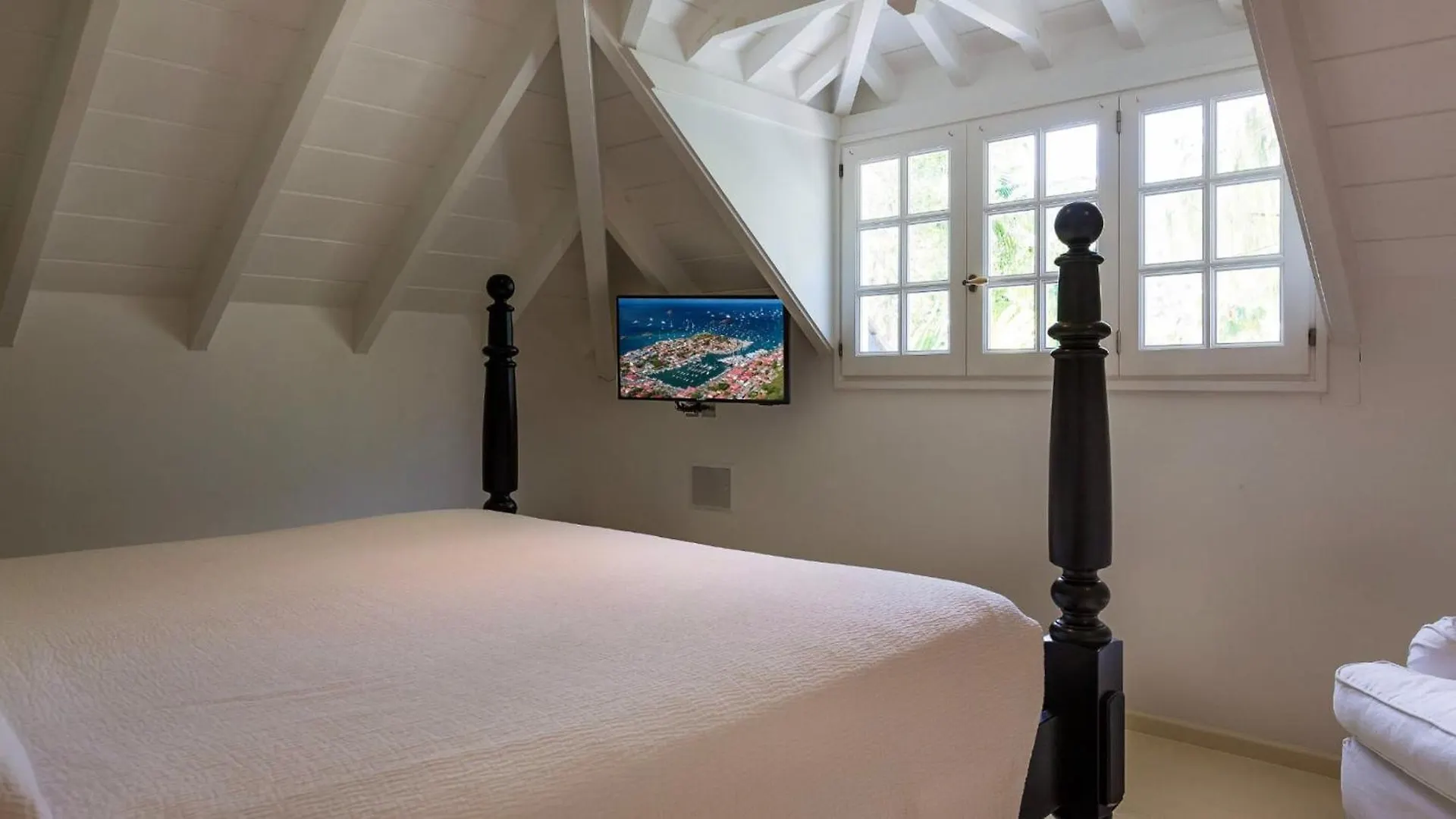 Luxurious Beachfront Villa in Flamands
