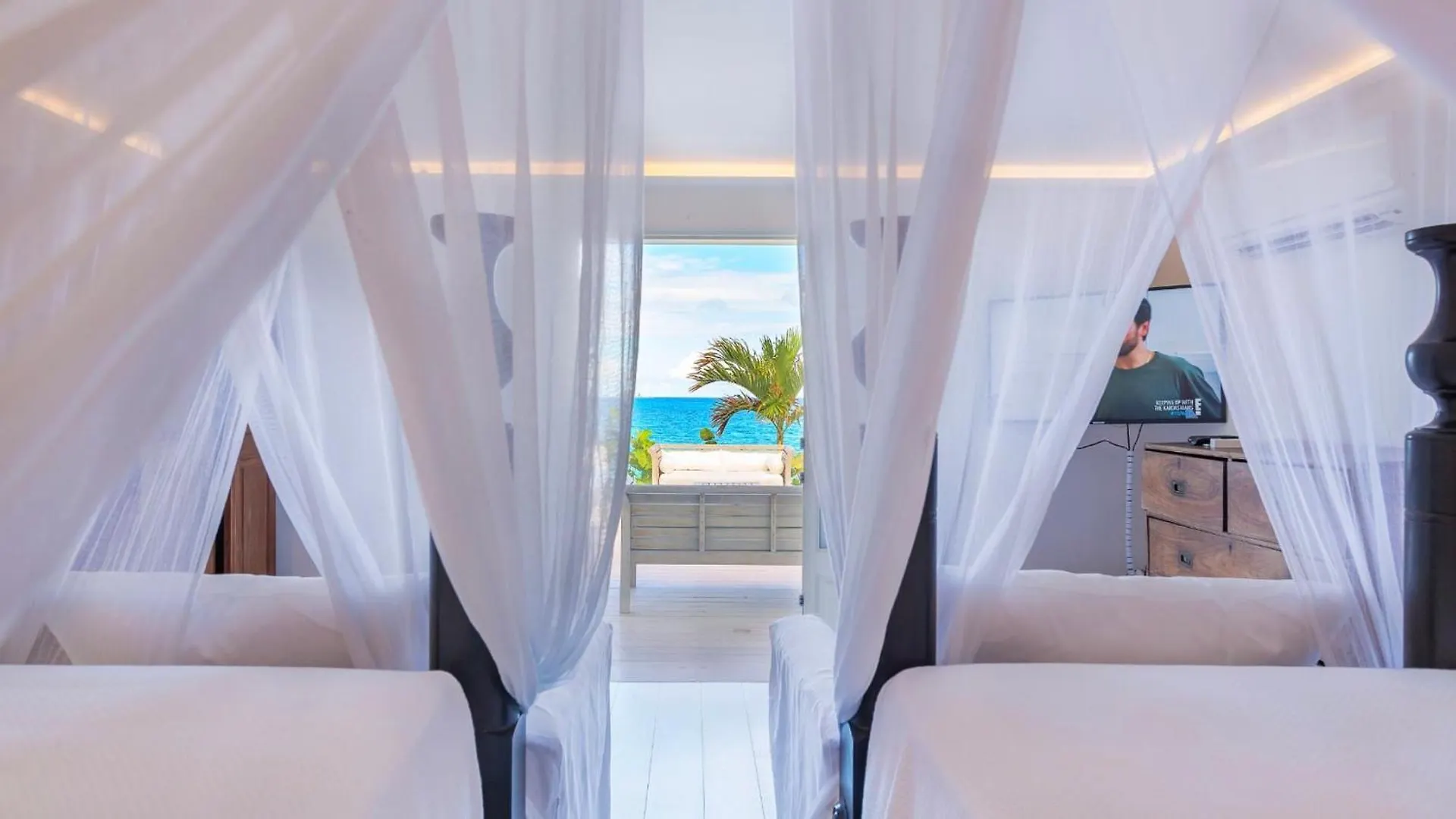 Luxurious Beachfront Villa in Flamands