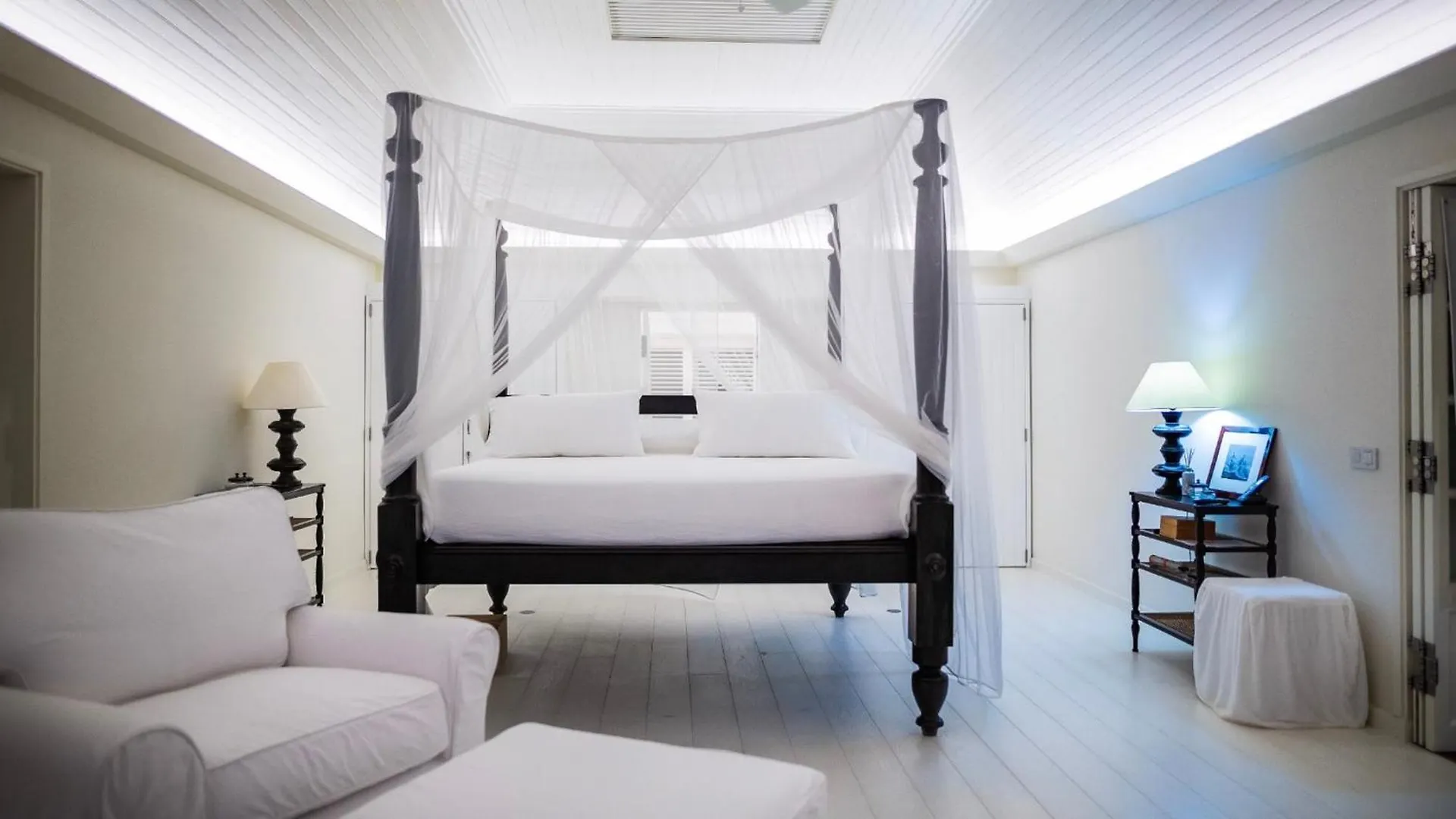 Luxurious Beachfront Villa in Flamands