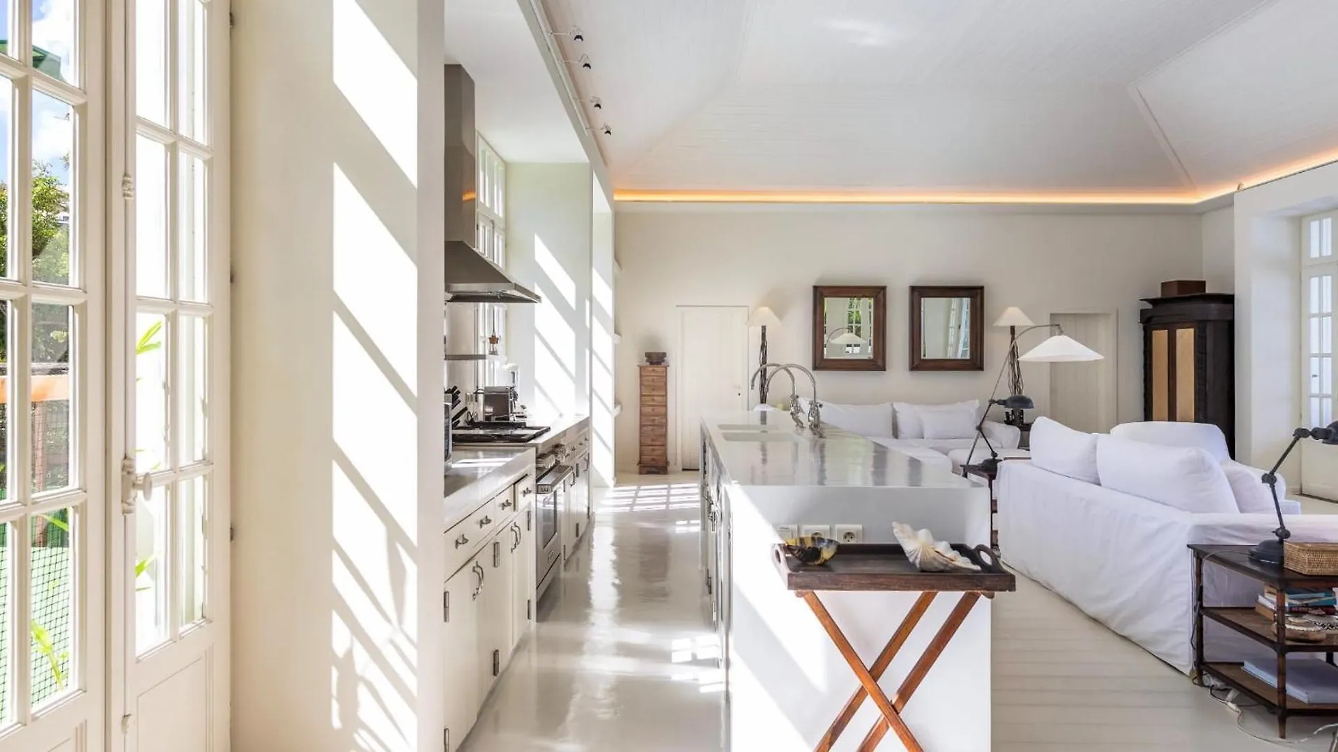 Luxurious Beachfront Villa in Flamands