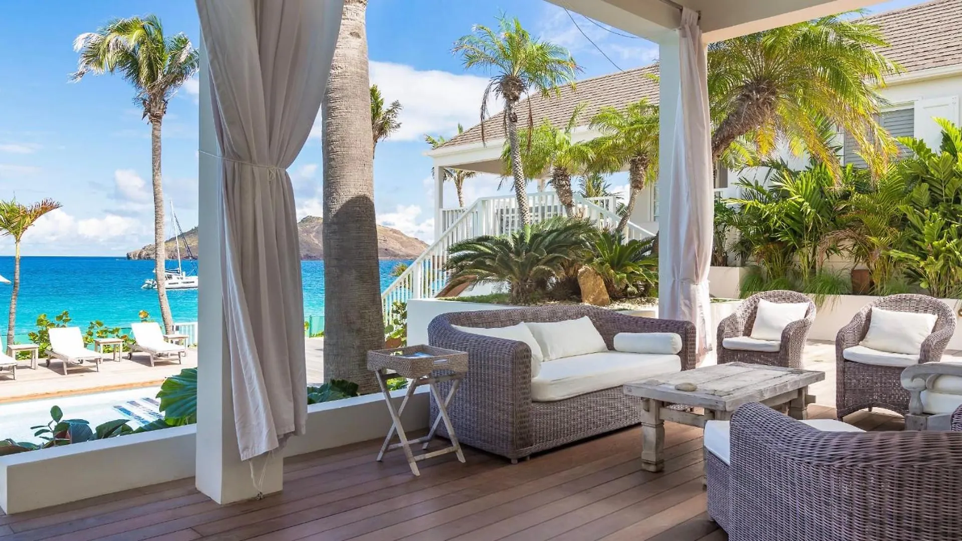 Luxurious Beachfront Villa in Flamands
