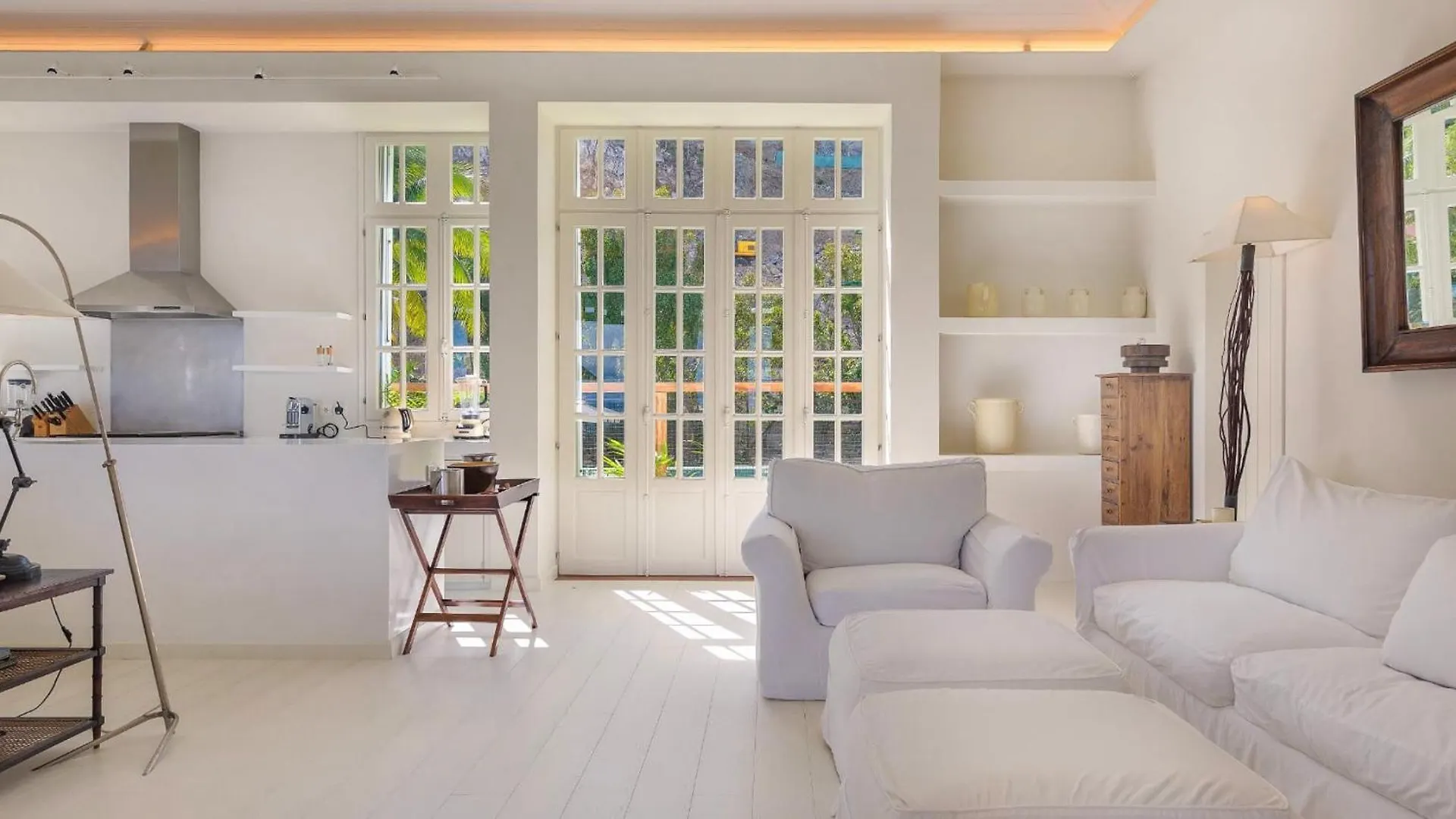Luxurious Beachfront Villa in Flamands